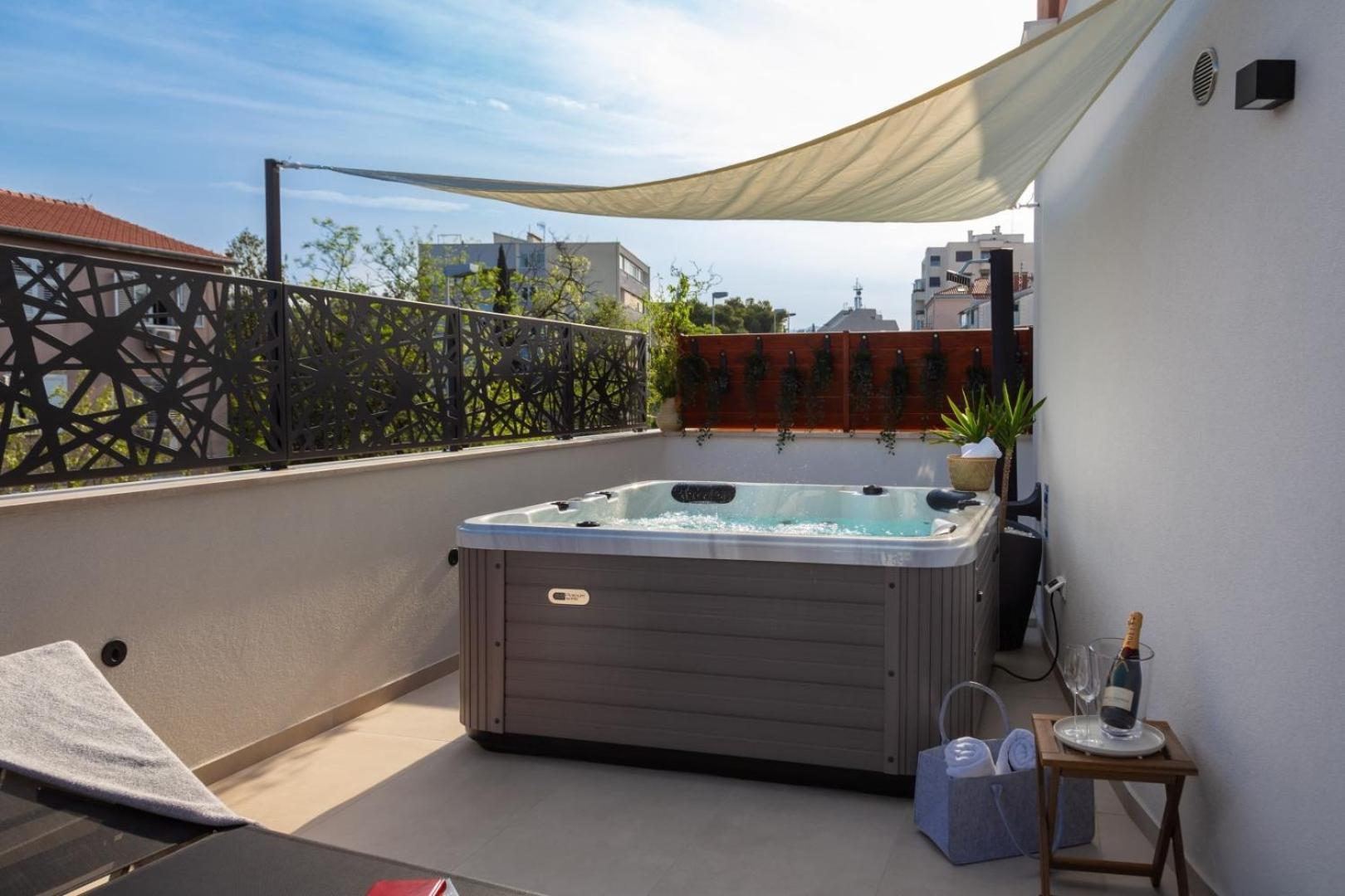Luxury Apartment Silvery In Split Center With Jacuzzi, Sauna And Parking Экстерьер фото